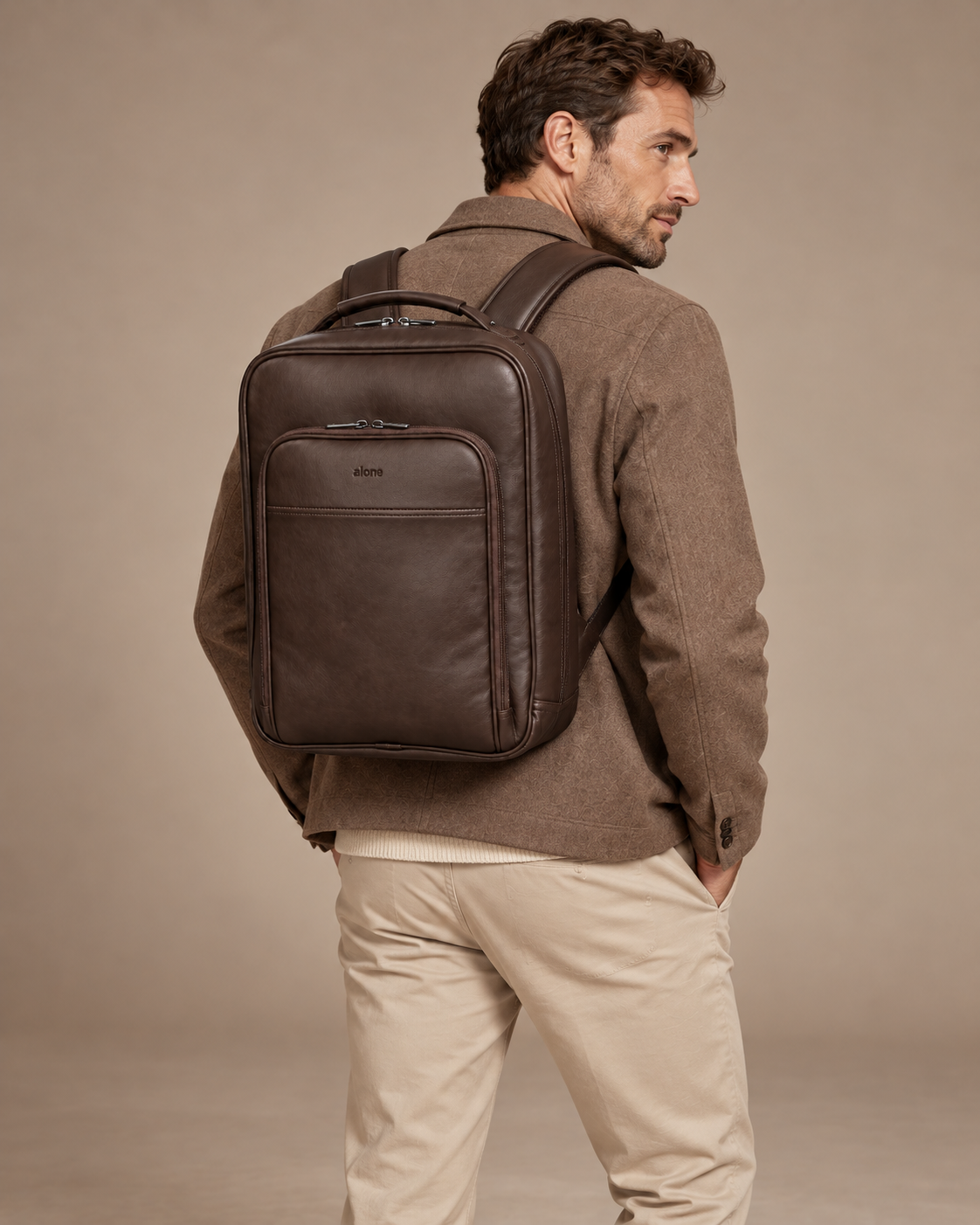 ALONE 1025 kahverengi suni deri laptop sırt çantası, sırtta taşınırken